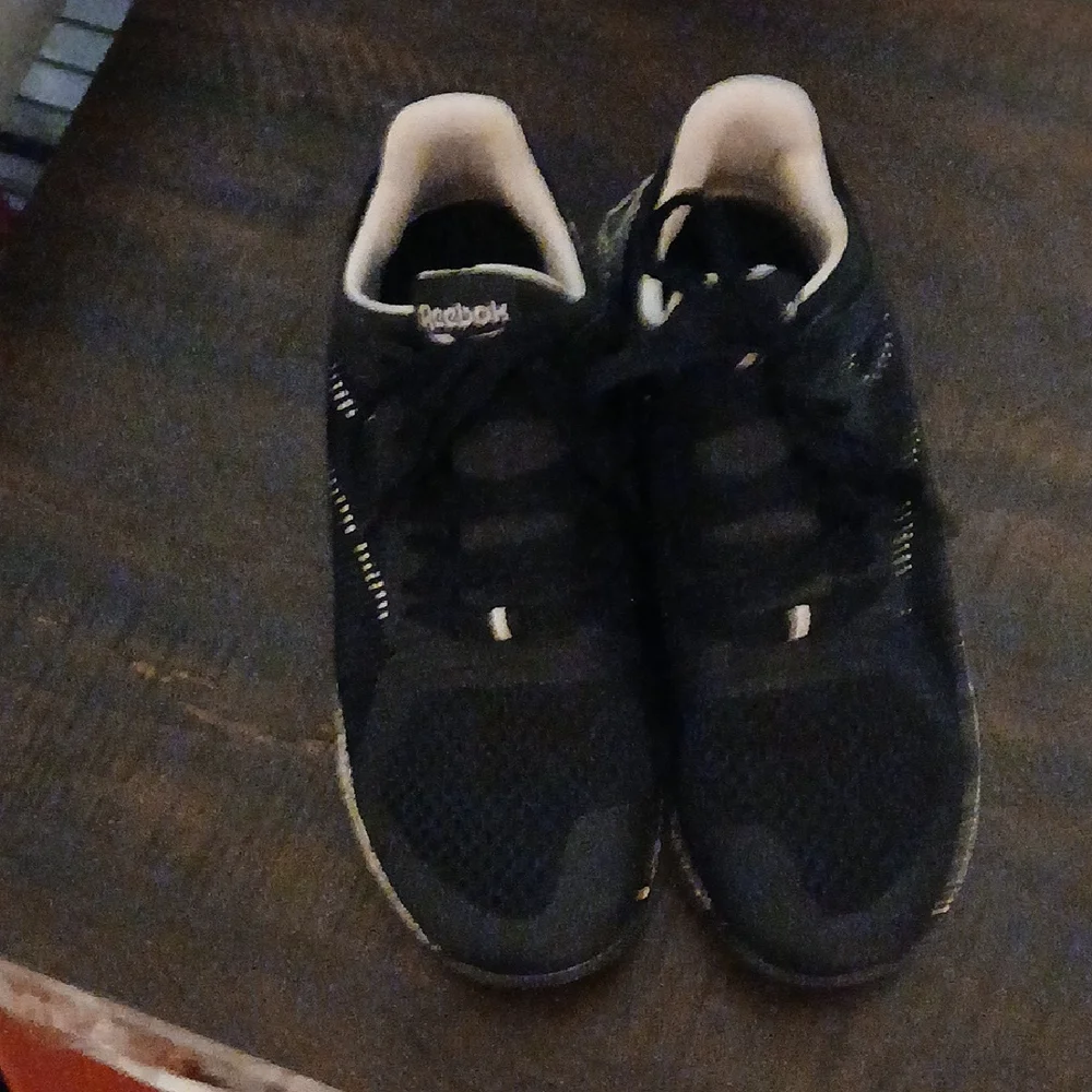 Like NEW Reebok Black and White Training Sneakers Size 10 Womens